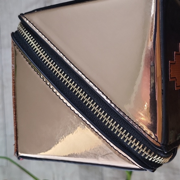 Danielle Nicole x Super Mario Cube Wristlet - Picture 7 of 11